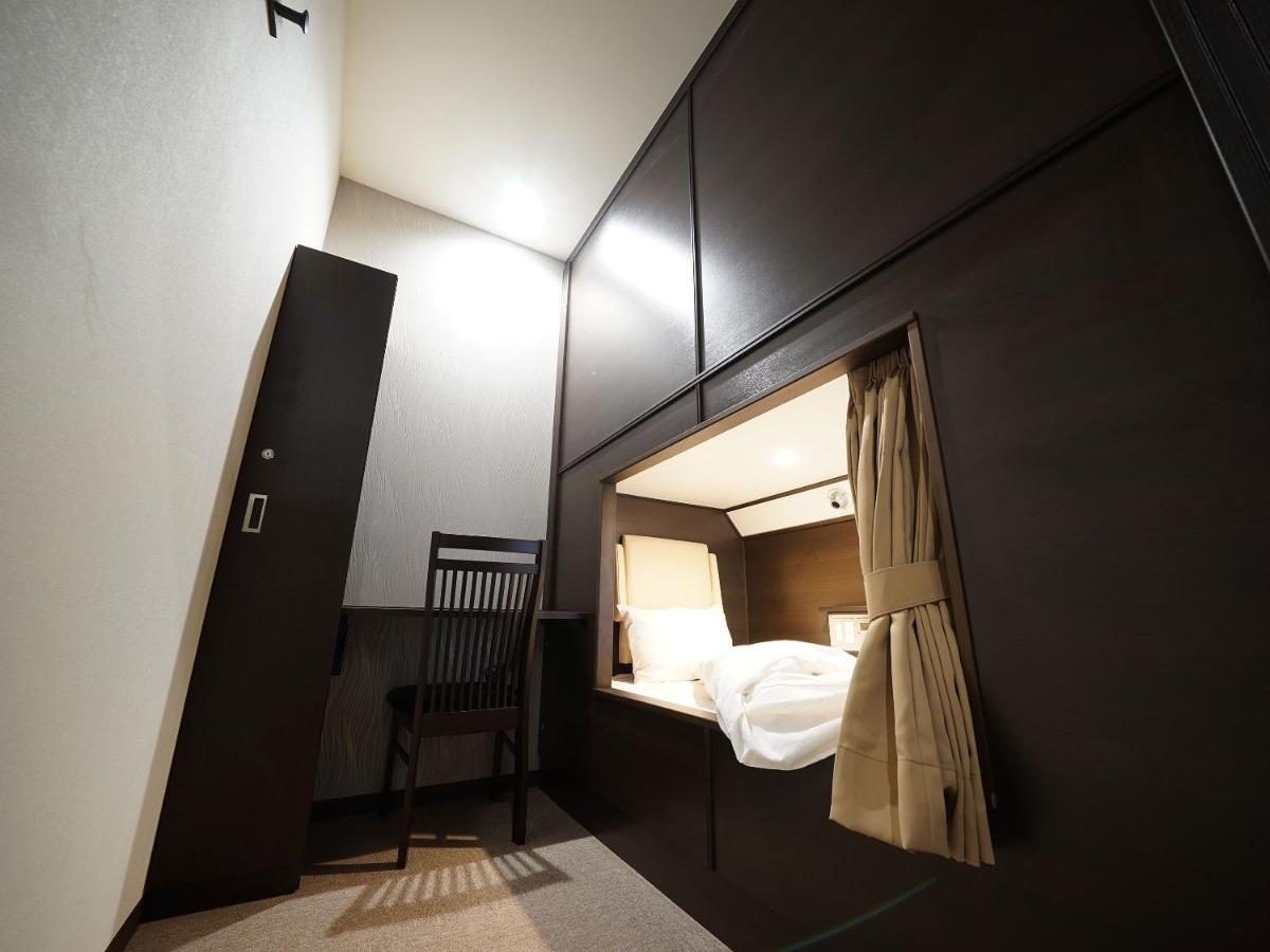 Wellcabin Tenjin - Male Only Fukuoka  Exterior foto
