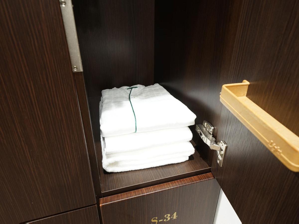 Wellcabin Tenjin - Male Only Fukuoka  Exterior foto